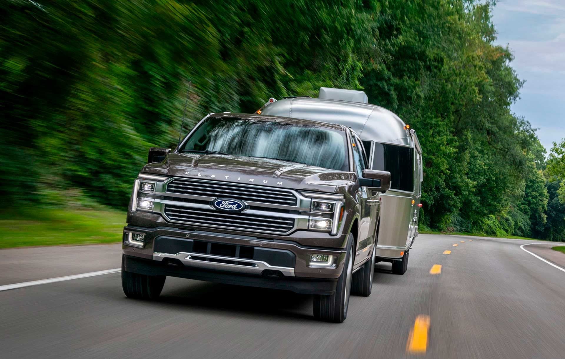Ford Lobo Híbrida — vista 1