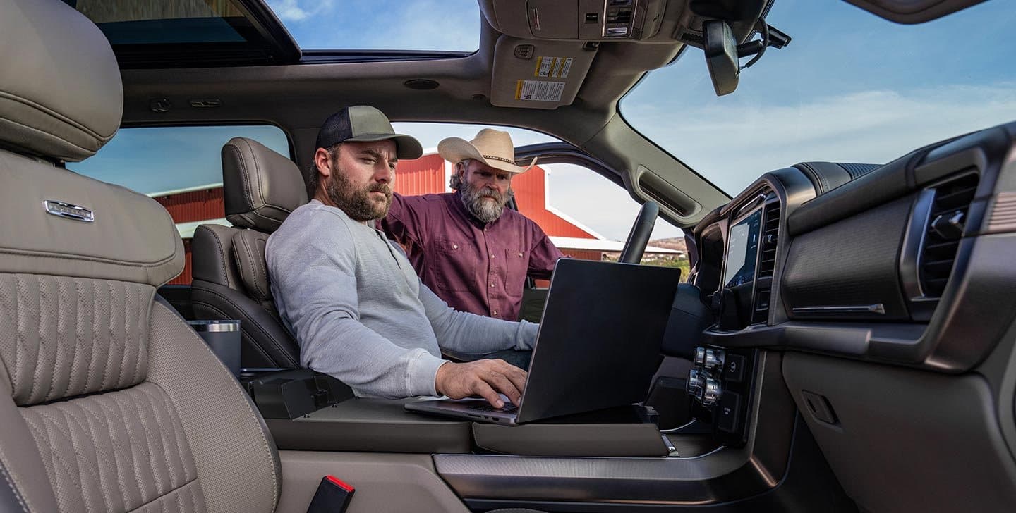 Ford Lobo Platinum Plus HEV — vista 3