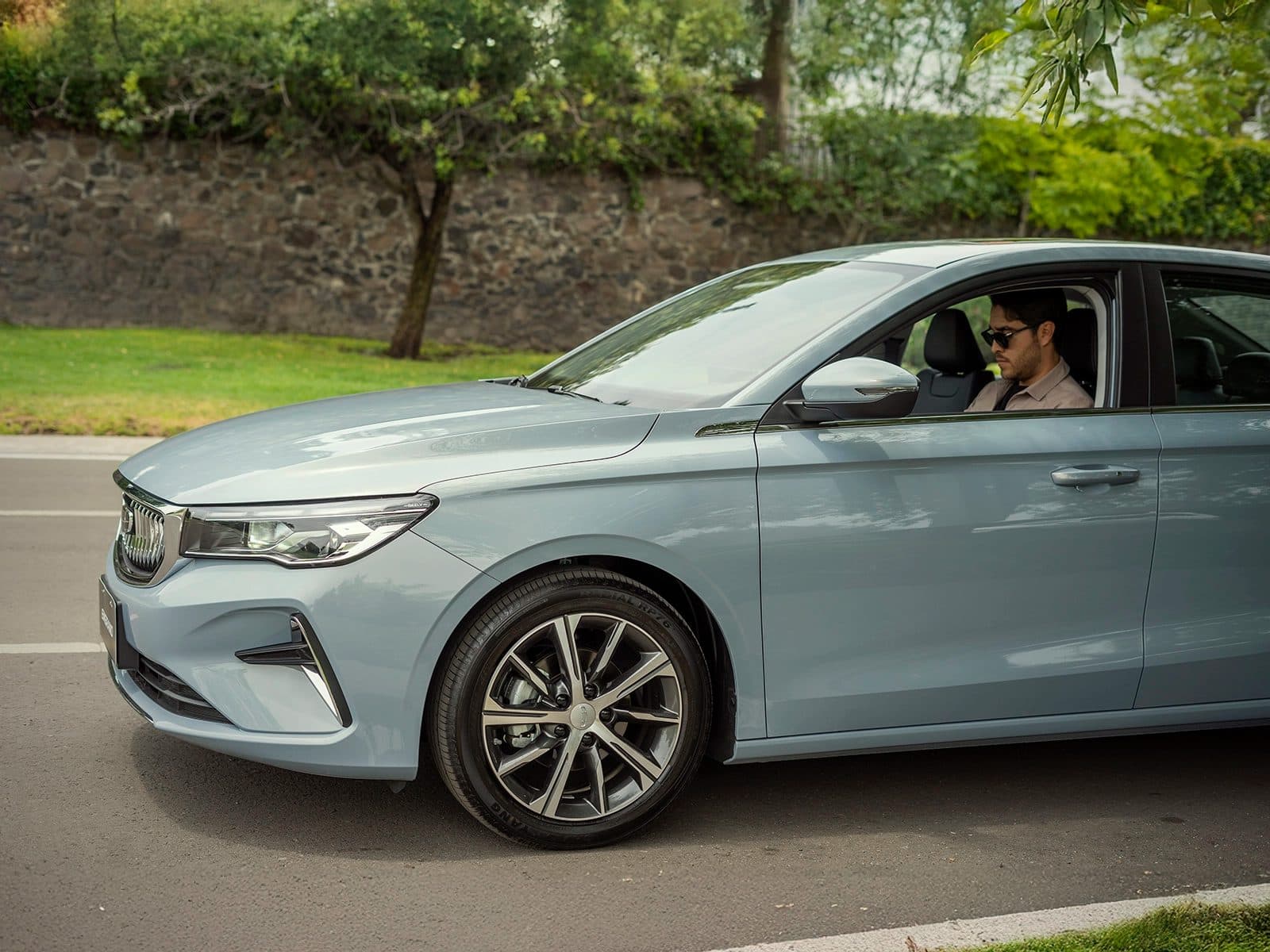 Geely Emgrand — vista 5