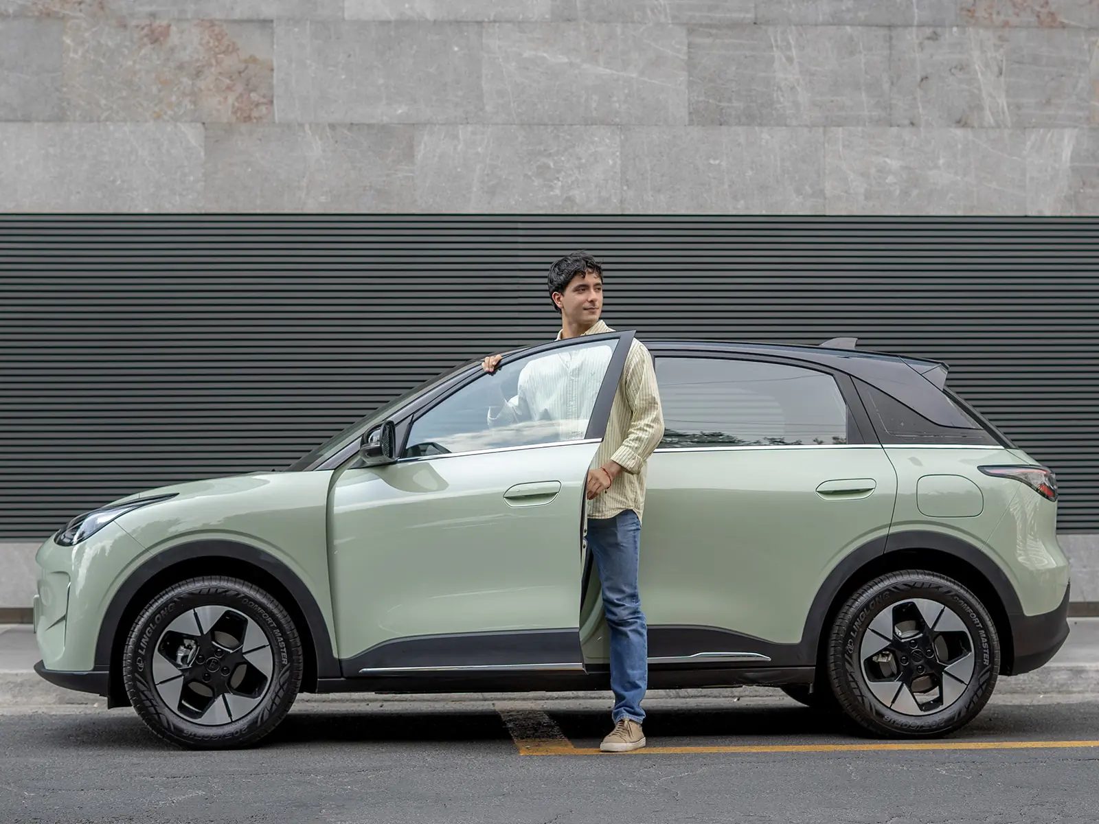 Geely EX2