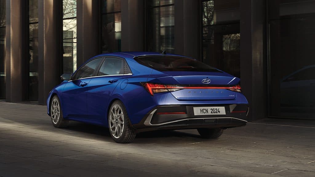 Hyundai Elantra — vista 3