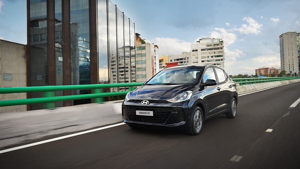 Hyundai Grand i10 Sedán — vista 3