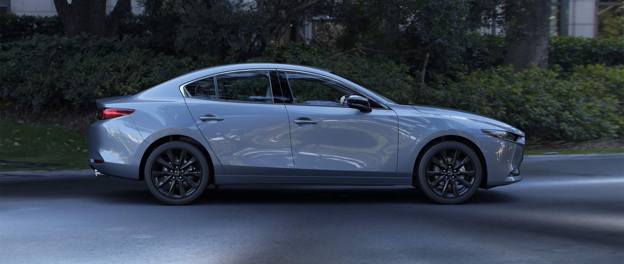 Mazda3 Sedán — vista 2